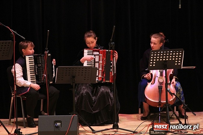 Zdjęcie w galerii na portalu naszraciborz.pl: Zespoły taneczne wystąpiły dla Ksawiera wiadomości z regionu