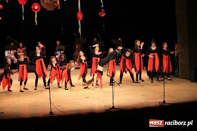 Zdjęcie w galerii na portalu naszraciborz.pl: Zespoły taneczne wystąpiły dla Ksawiera wiadomości z regionu