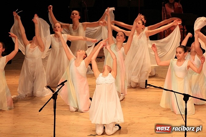 Zdjęcie w galerii na portalu naszraciborz.pl: Zespoły taneczne wystąpiły dla Ksawiera wiadomości z regionu