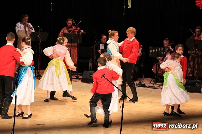 Zdjęcie w galerii na portalu naszraciborz.pl: Zespoły taneczne wystąpiły dla Ksawiera wiadomości z regionu