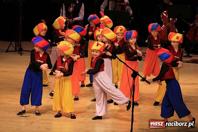 Zdjęcie w galerii na portalu naszraciborz.pl: Zespoły taneczne wystąpiły dla Ksawiera wiadomości z regionu