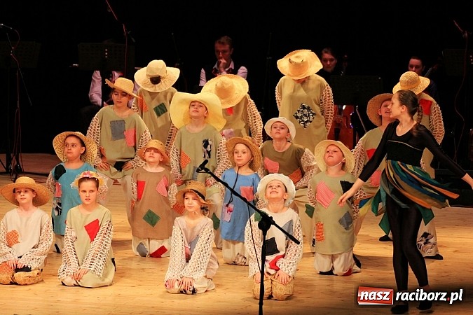 Zdjęcie w galerii na portalu naszraciborz.pl: Zespoły taneczne wystąpiły dla Ksawiera wiadomości z regionu