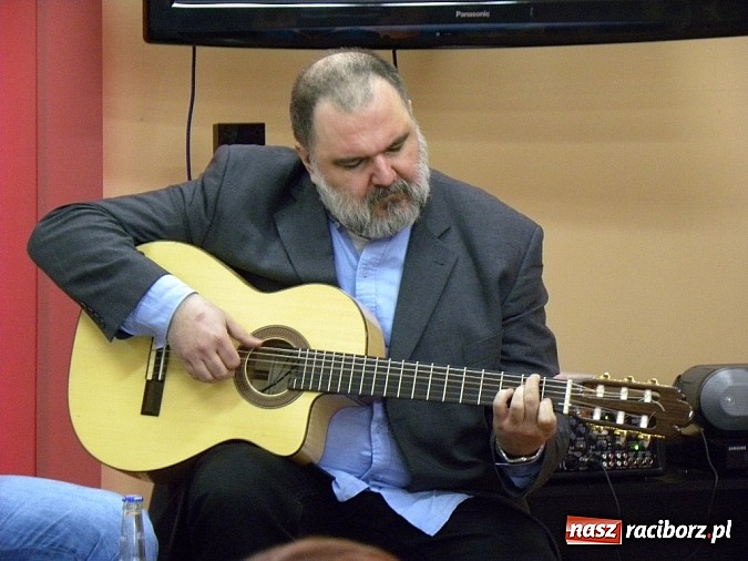 Zdjęcie w galerii na portalu naszraciborz.pl: Wyznawcy skóry gościli w bibliotece wiadomości z regionu