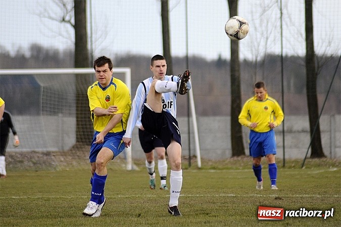 Zdjęcie w galerii na portalu naszraciborz.pl: Podział punktów w hicie kolejki wiadomości z regionu