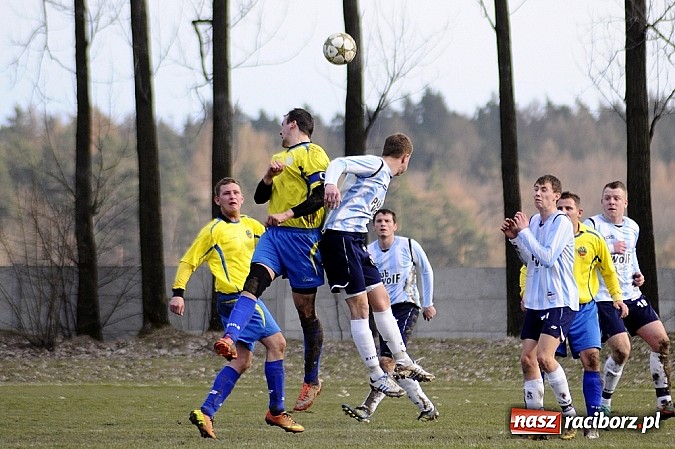 Zdjęcie w galerii na portalu naszraciborz.pl: Podział punktów w hicie kolejki wiadomości z regionu