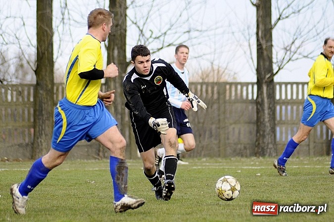 Zdjęcie w galerii na portalu naszraciborz.pl: Podział punktów w hicie kolejki wiadomości z regionu