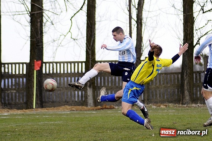 Zdjęcie w galerii na portalu naszraciborz.pl: Podział punktów w hicie kolejki wiadomości z regionu