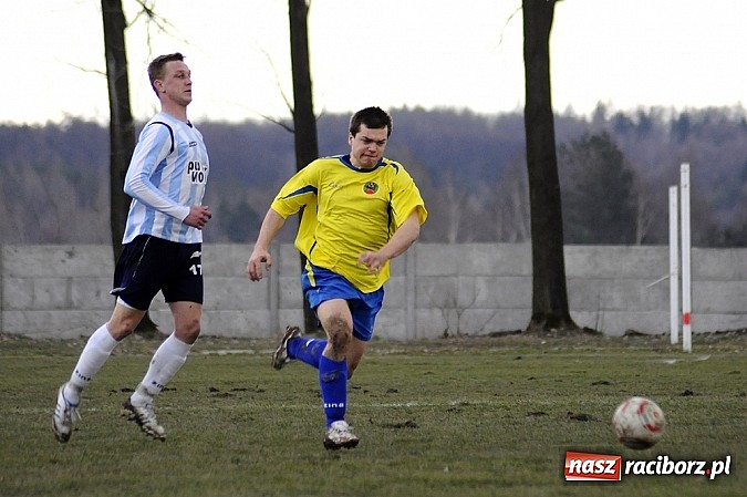 Zdjęcie w galerii na portalu naszraciborz.pl: Podział punktów w hicie kolejki wiadomości z regionu