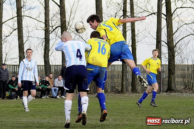 Zdjęcie w galerii na portalu naszraciborz.pl: Podział punktów w hicie kolejki wiadomości z regionu