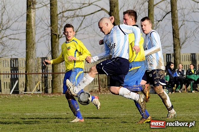 Zdjęcie w galerii na portalu naszraciborz.pl: Podział punktów w hicie kolejki wiadomości z regionu