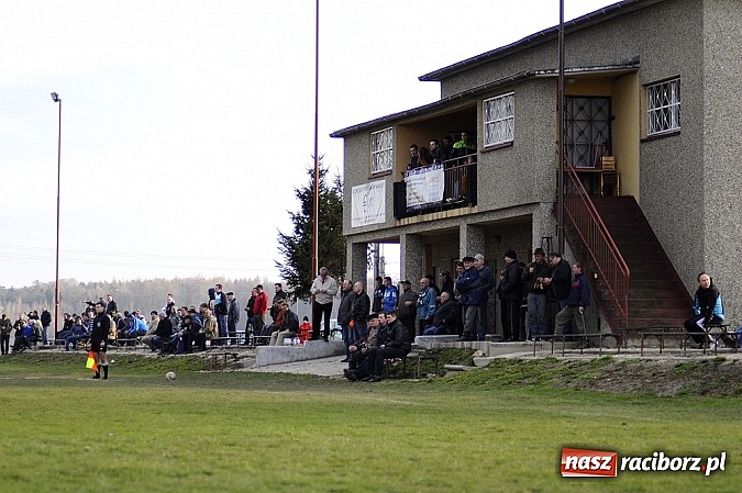 Zdjęcie w galerii na portalu naszraciborz.pl: Podział punktów w hicie kolejki wiadomości z regionu