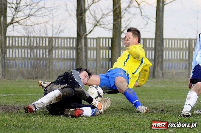 Zdjęcie w galerii na portalu naszraciborz.pl: Podział punktów w hicie kolejki wiadomości z regionu