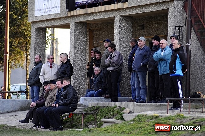Zdjęcie w galerii na portalu naszraciborz.pl: Podział punktów w hicie kolejki wiadomości z regionu