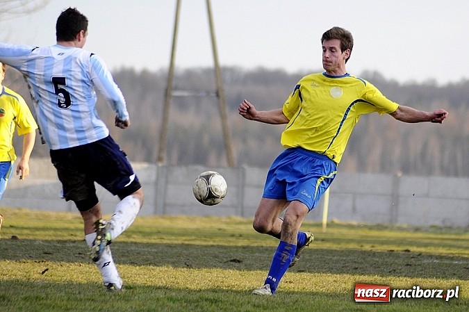 Zdjęcie w galerii na portalu naszraciborz.pl: Podział punktów w hicie kolejki wiadomości z regionu