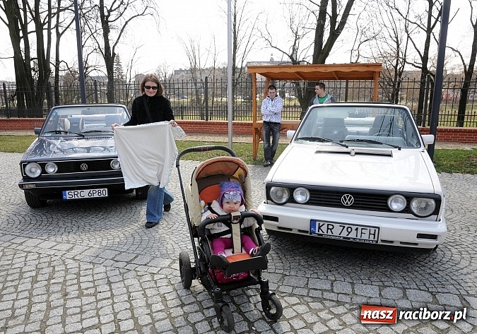 Zdjęcie w galerii na portalu naszraciborz.pl: Klasyczne volkswageny zjechały na zamek wiadomości z regionu
