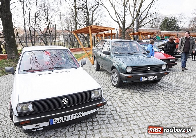 Zdjęcie w galerii na portalu naszraciborz.pl: Klasyczne volkswageny zjechały na zamek wiadomości z regionu