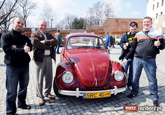 Zdjęcie w galerii na portalu naszraciborz.pl: Klasyczne volkswageny zjechały na zamek wiadomości z regionu
