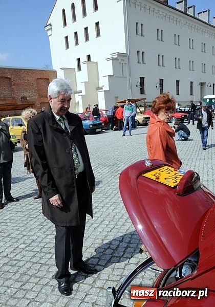 Zdjęcie w galerii na portalu naszraciborz.pl: Klasyczne volkswageny zjechały na zamek wiadomości z regionu