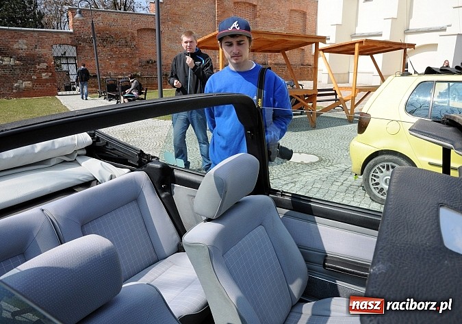 Zdjęcie w galerii na portalu naszraciborz.pl: Klasyczne volkswageny zjechały na zamek wiadomości z regionu