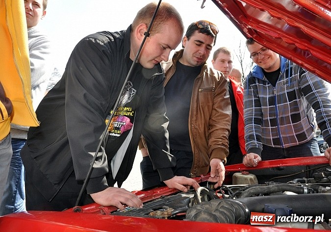 Zdjęcie w galerii na portalu naszraciborz.pl: Klasyczne volkswageny zjechały na zamek wiadomości z regionu