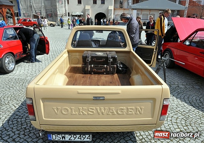 Zdjęcie w galerii na portalu naszraciborz.pl: Klasyczne volkswageny zjechały na zamek wiadomości z regionu