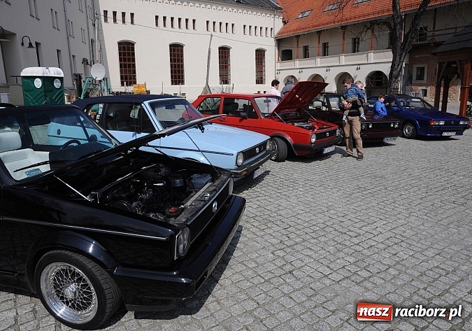 Zdjęcie w galerii na portalu naszraciborz.pl: Klasyczne volkswageny zjechały na zamek wiadomości z regionu