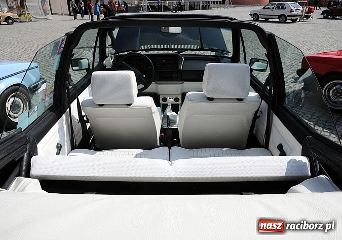 Zdjęcie w galerii na portalu naszraciborz.pl: Klasyczne volkswageny zjechały na zamek wiadomości z regionu