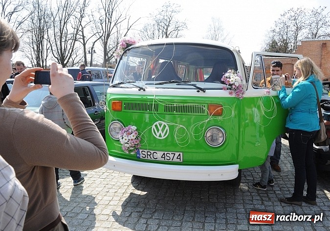 Zdjęcie w galerii na portalu naszraciborz.pl: Klasyczne volkswageny zjechały na zamek wiadomości z regionu