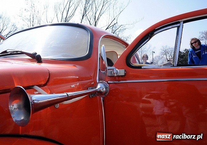 Zdjęcie w galerii na portalu naszraciborz.pl: Klasyczne volkswageny zjechały na zamek wiadomości z regionu