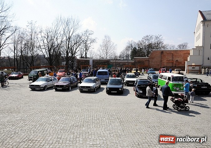 Zdjęcie w galerii na portalu naszraciborz.pl: Klasyczne volkswageny zjechały na zamek wiadomości z regionu