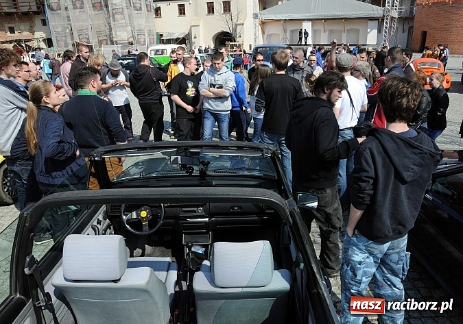 Zdjęcie w galerii na portalu naszraciborz.pl: Klasyczne volkswageny zjechały na zamek wiadomości z regionu