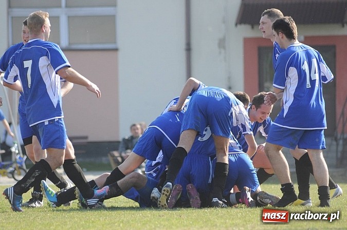 Zdjęcie w galerii na portalu naszraciborz.pl: Gol Pawlisza zapewnił trzy punkty dla Brzezia wiadomości z regionu