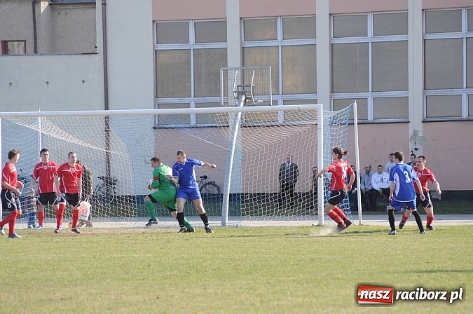 Zdjęcie w galerii na portalu naszraciborz.pl: Gol Pawlisza zapewnił trzy punkty dla Brzezia wiadomości z regionu