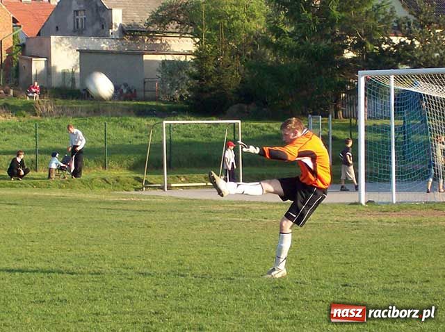 Zdjęcie w galerii na portalu naszraciborz.pl: Bolesław na kolanach wiadomości z regionu