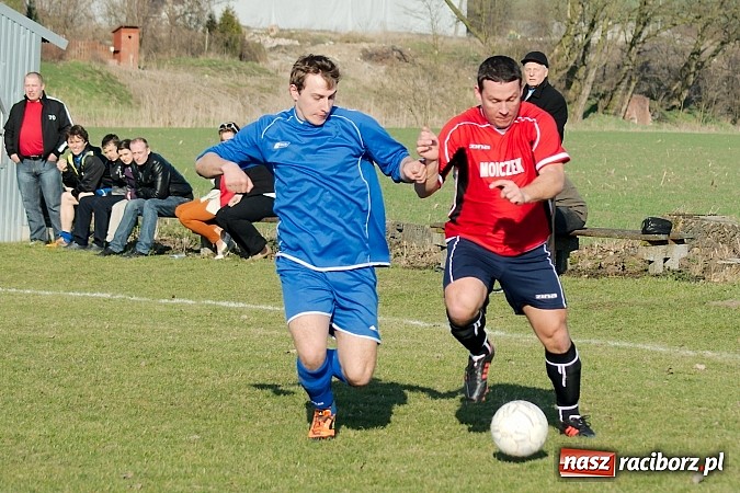 Zdjęcie w galerii na portalu naszraciborz.pl: Niespodzianka w Samborowicach! Wicelider bez punktów wiadomości z regionu
