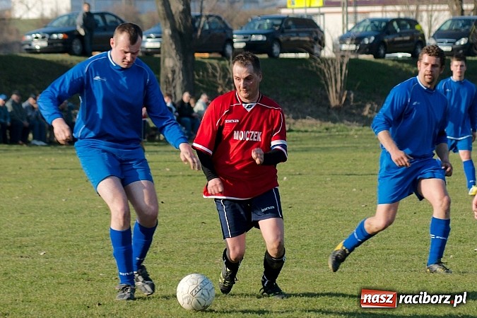 Zdjęcie w galerii na portalu naszraciborz.pl: Niespodzianka w Samborowicach! Wicelider bez punktów wiadomości z regionu