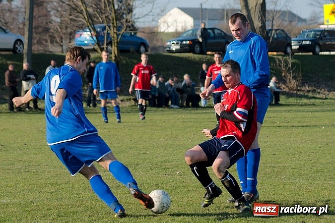 Zdjęcie w galerii na portalu naszraciborz.pl: Niespodzianka w Samborowicach! Wicelider bez punktów wiadomości z regionu
