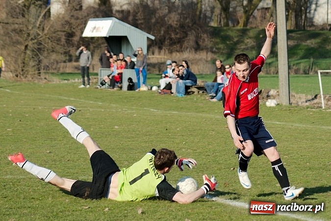 Zdjęcie w galerii na portalu naszraciborz.pl: Niespodzianka w Samborowicach! Wicelider bez punktów wiadomości z regionu