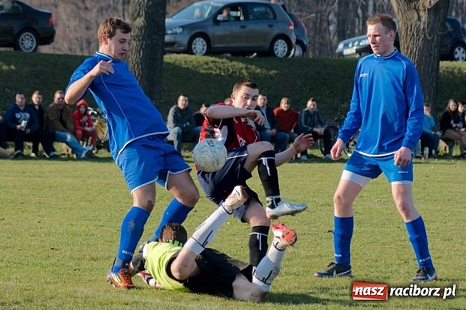 Zdjęcie w galerii na portalu naszraciborz.pl: Niespodzianka w Samborowicach! Wicelider bez punktów wiadomości z regionu