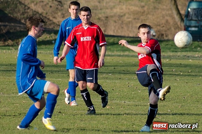 Zdjęcie w galerii na portalu naszraciborz.pl: Niespodzianka w Samborowicach! Wicelider bez punktów wiadomości z regionu