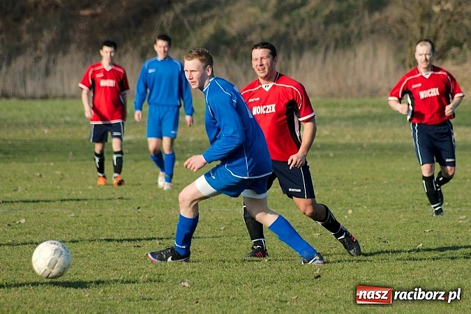 Zdjęcie w galerii na portalu naszraciborz.pl: Niespodzianka w Samborowicach! Wicelider bez punktów wiadomości z regionu