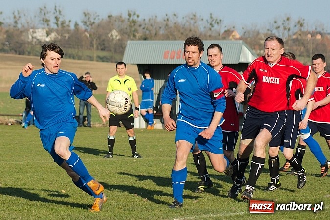 Zdjęcie w galerii na portalu naszraciborz.pl: Niespodzianka w Samborowicach! Wicelider bez punktów wiadomości z regionu