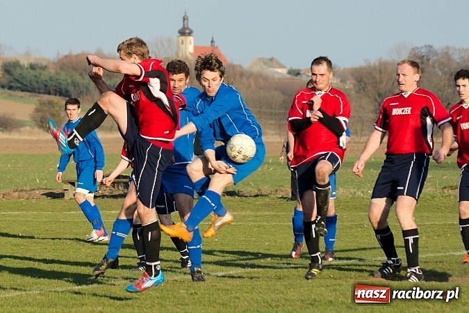 Zdjęcie w galerii na portalu naszraciborz.pl: Niespodzianka w Samborowicach! Wicelider bez punktów wiadomości z regionu
