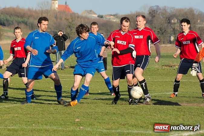Zdjęcie w galerii na portalu naszraciborz.pl: Niespodzianka w Samborowicach! Wicelider bez punktów wiadomości z regionu