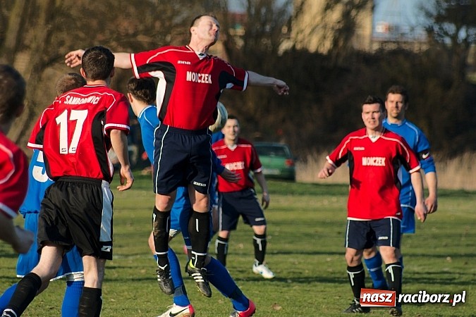 Zdjęcie w galerii na portalu naszraciborz.pl: Niespodzianka w Samborowicach! Wicelider bez punktów wiadomości z regionu