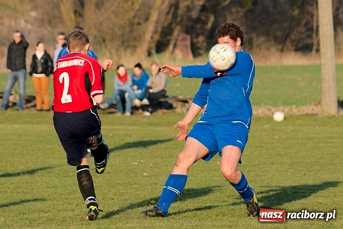 Zdjęcie w galerii na portalu naszraciborz.pl: Niespodzianka w Samborowicach! Wicelider bez punktów wiadomości z regionu