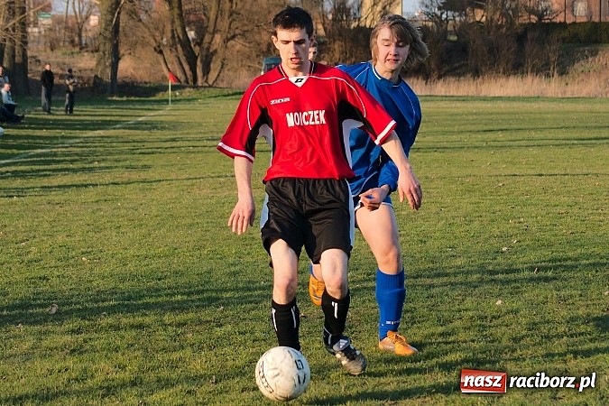 Zdjęcie w galerii na portalu naszraciborz.pl: Niespodzianka w Samborowicach! Wicelider bez punktów wiadomości z regionu