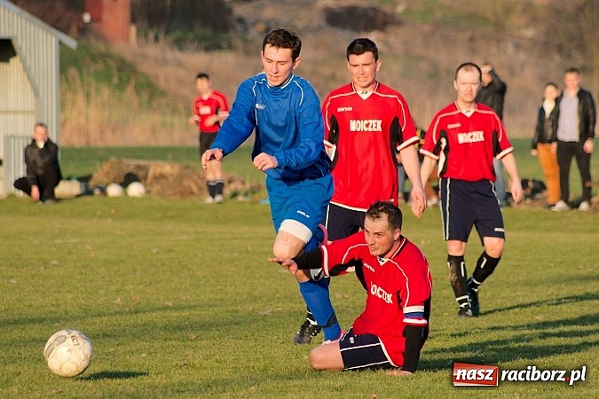 Zdjęcie w galerii na portalu naszraciborz.pl: Niespodzianka w Samborowicach! Wicelider bez punktów wiadomości z regionu