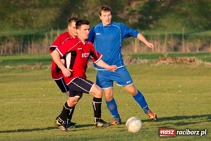 Zdjęcie w galerii na portalu naszraciborz.pl: Niespodzianka w Samborowicach! Wicelider bez punktów wiadomości z regionu