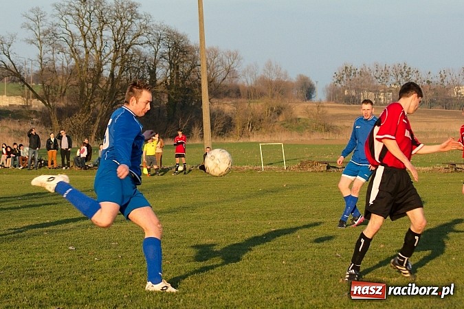 Zdjęcie w galerii na portalu naszraciborz.pl: Niespodzianka w Samborowicach! Wicelider bez punktów wiadomości z regionu